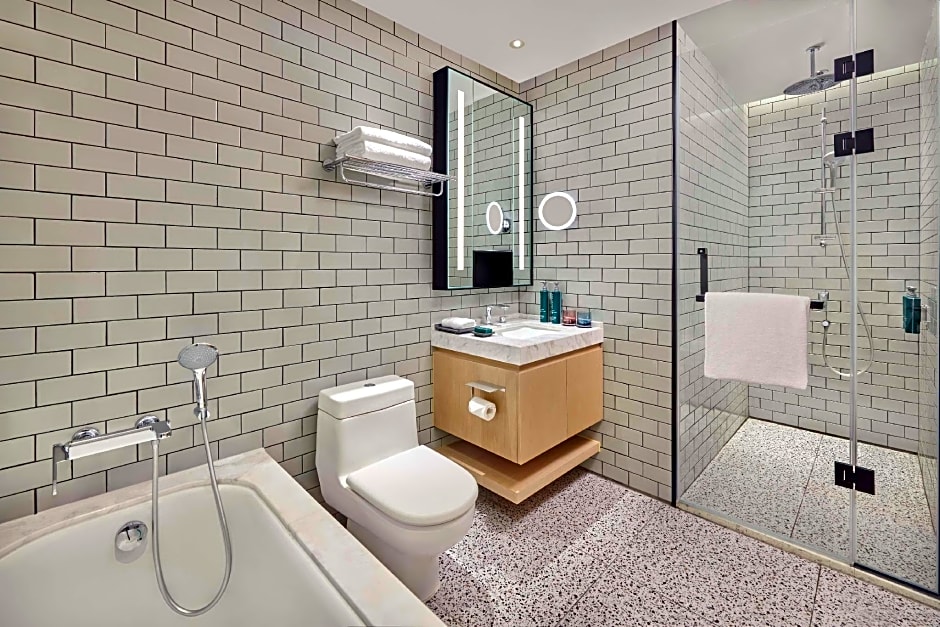 DoubleTree by Hilton Shenzhen Airport Residences