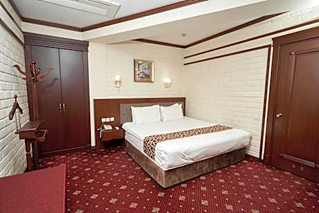 Suite with Pool View