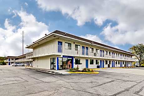 Motel 6 Pittsburgh - Crafton