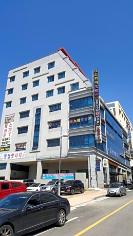 Sky Hotel