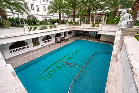 Aurora By Glenwood Serviced Apartment