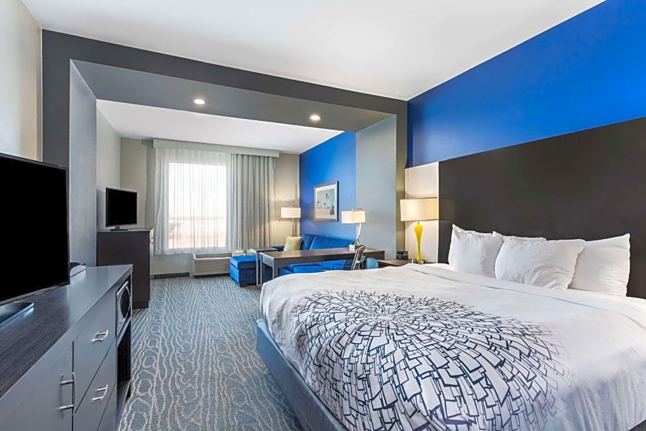 La Quinta Inn & Suites by Wyndham Odessa North-Sienna Tower