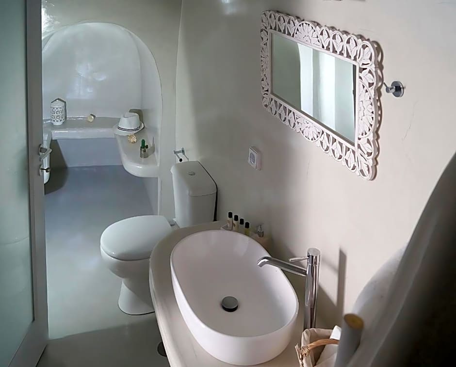 Golden Stone Santorini Suites