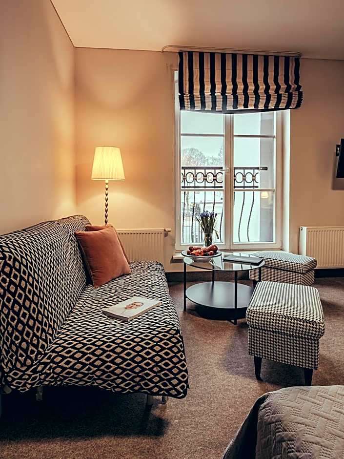 Moon Garden Old Town Hotel