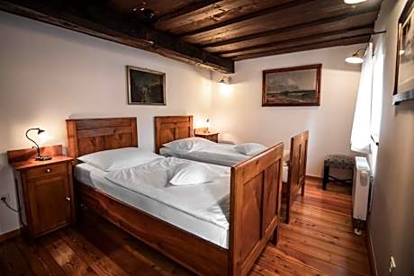 Double or Twin Room with Mountain View