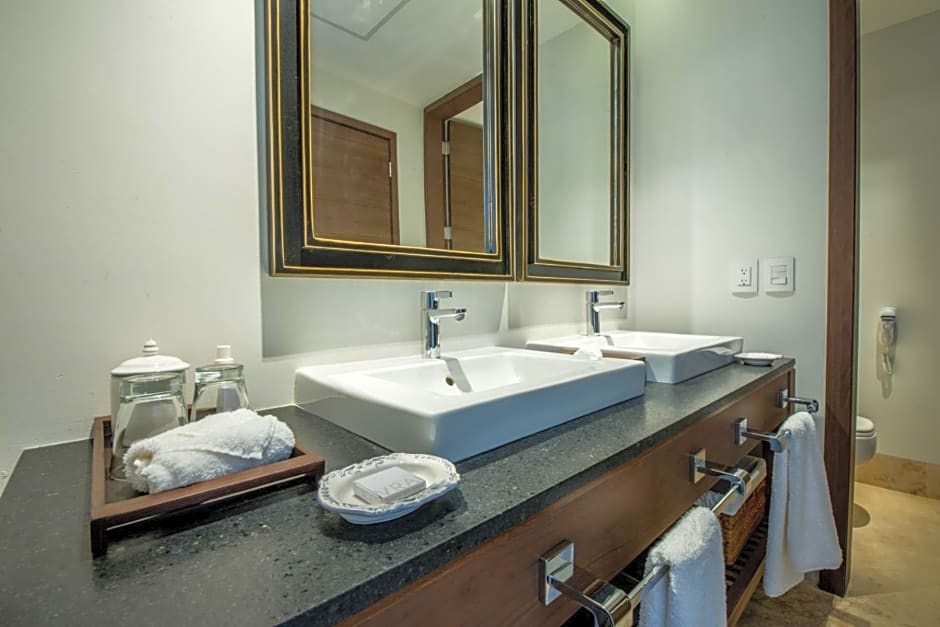 Square Small Luxury Hotel