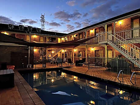 City Colonial Motor Inn