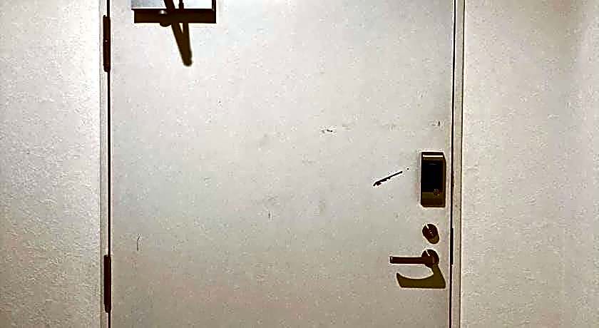 Toranomon Station Bnbplus Capsule Hotel
