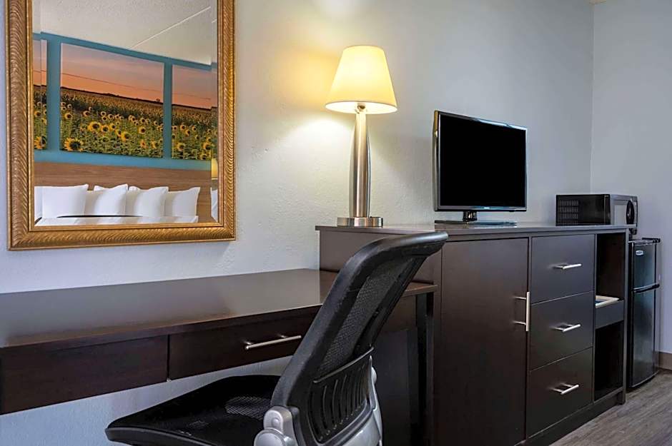 Days Inn by Wyndham Perrysburg/Toledo