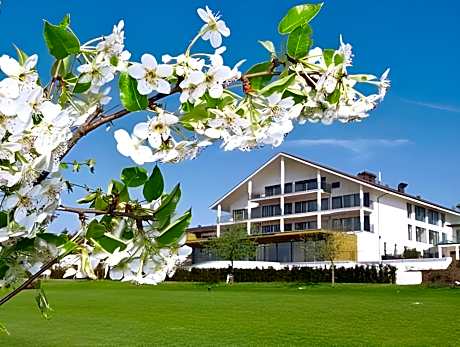 Small Luxury Hotel Wellnesshotel Golfpanorama