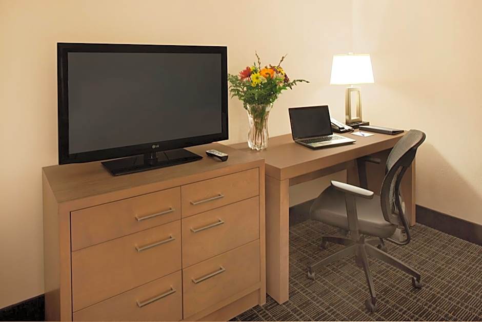 Photo 1 of 4 of Business 1 Queen Bed