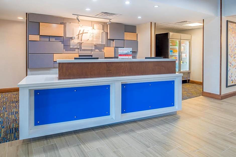 Holiday Inn Express Hotel & Suites Bismarck By IHG