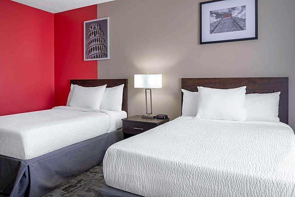 Ramada by Wyndham Thunder Bay Airlane Hotel