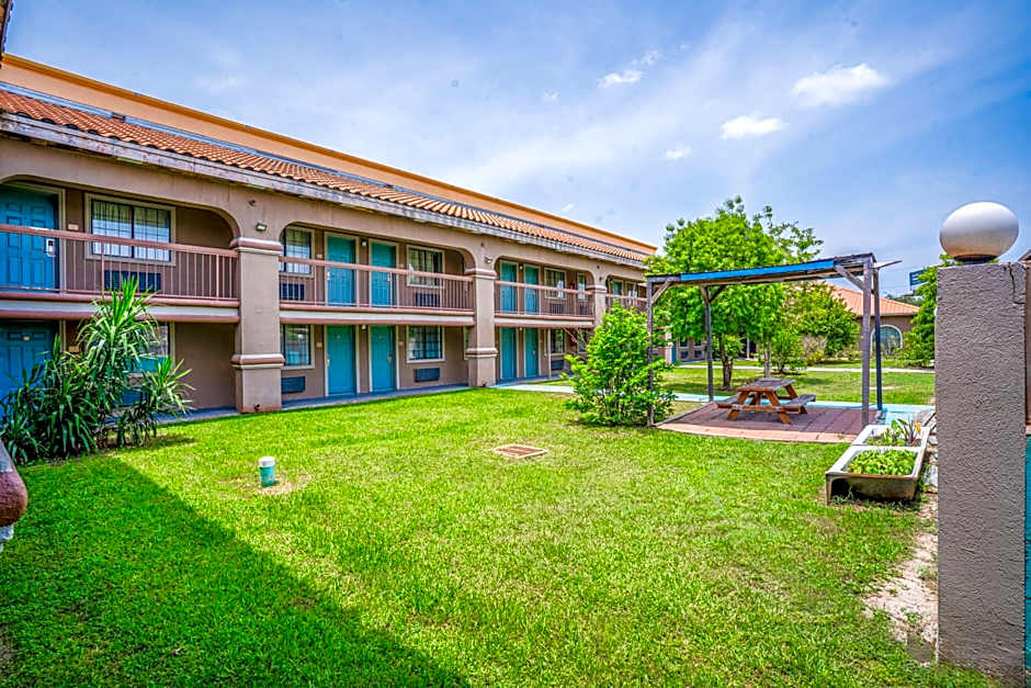 Lone Star Inn & Suites by OYO Harlingen TX