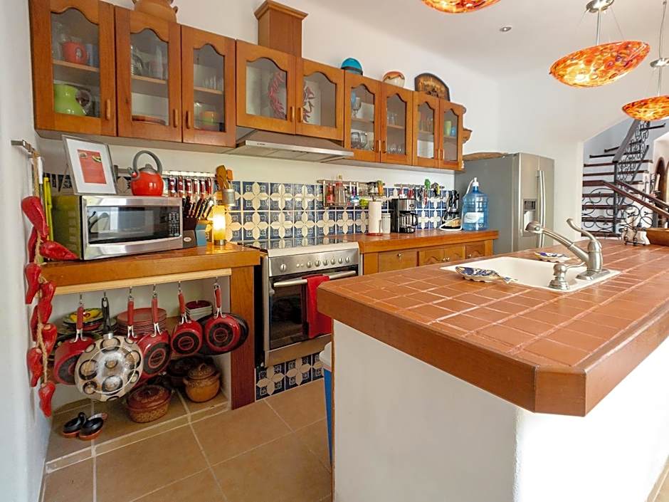 Casa Zarah - Hacienda Family Home - Pool and 2-Block to Beach