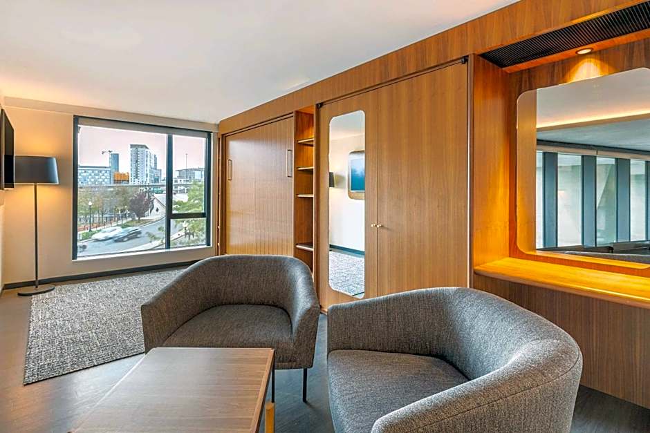 Cambria Hotel Boston Downtown-Seaport