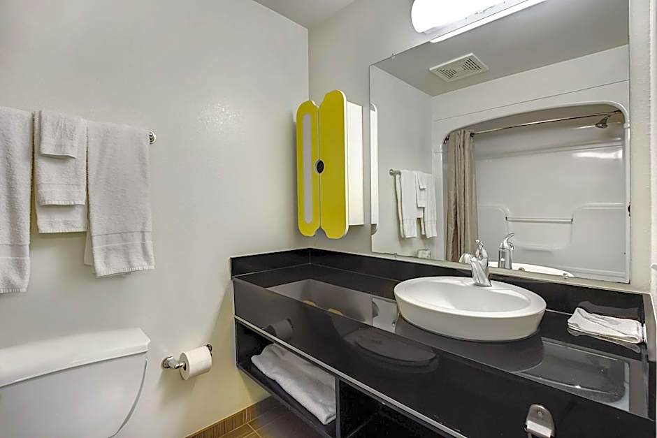 Studio 6-East Brunswick, NJ - NYC Area