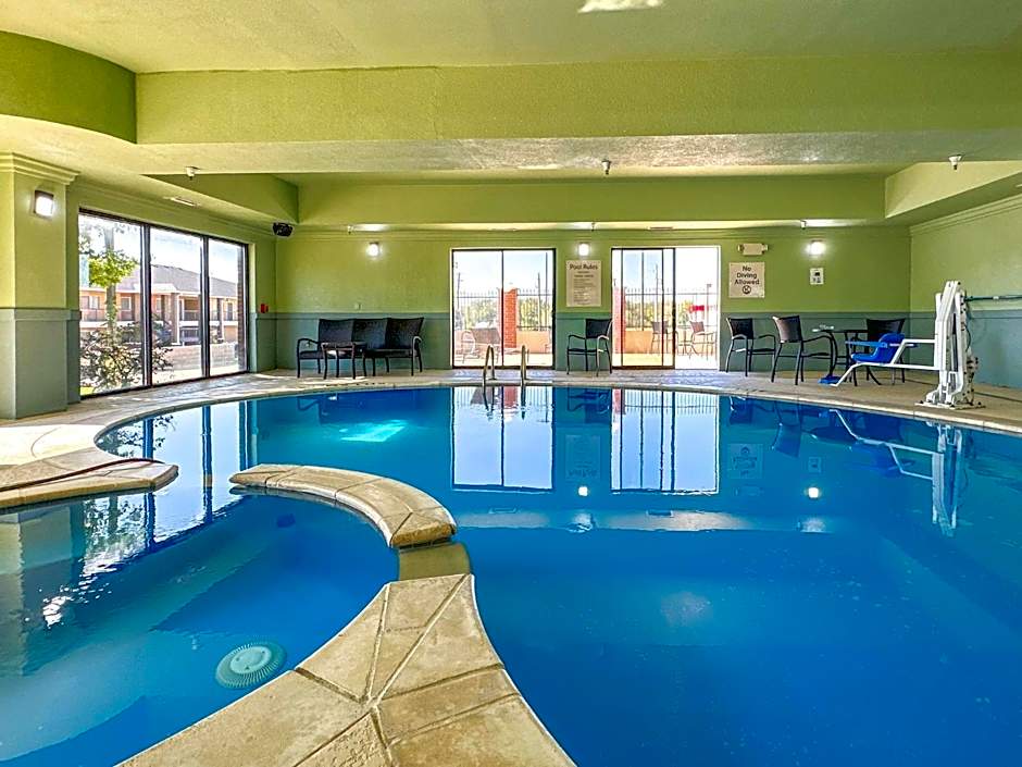 Holiday Inn Express Hotel & Suites Ennis By IHG