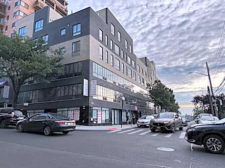 Regal Inn & Suites New York LaGuardia Hotel