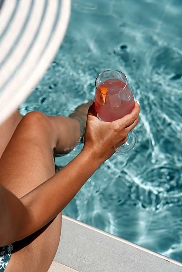 The City Hotel & Suites