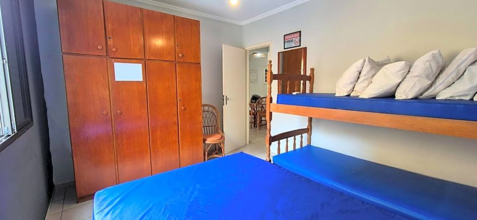 ESD01- Ar Condicionado 5min a pé da Praia da Enseada, Apartamento