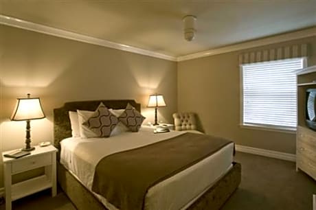 Standard Queen Room
