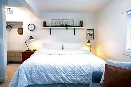 Oasis Top Floor Suite with Lake and Mtn View