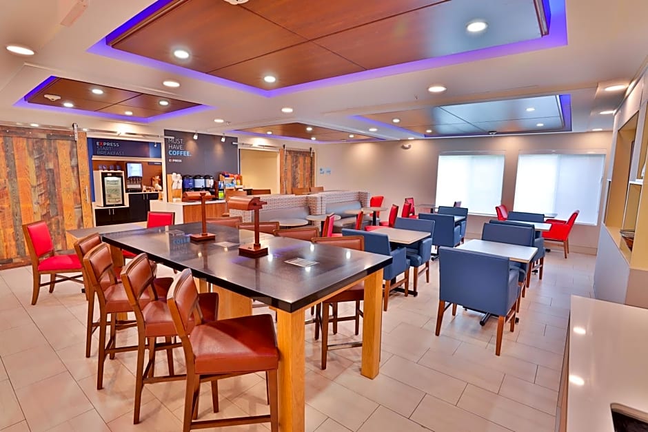 Holiday Inn Express Hotel & Suites Dickson By IHG