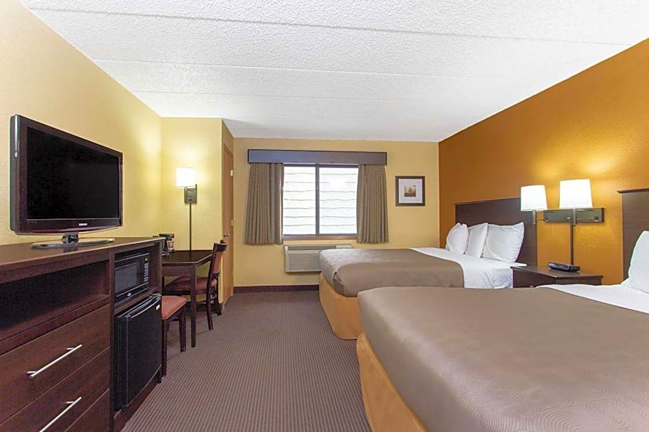 AmericInn by Wyndham West Bend