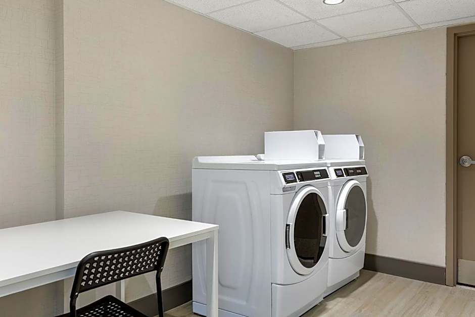 Holiday Inn Express & Suites Ottawa East-Orleans By IHG