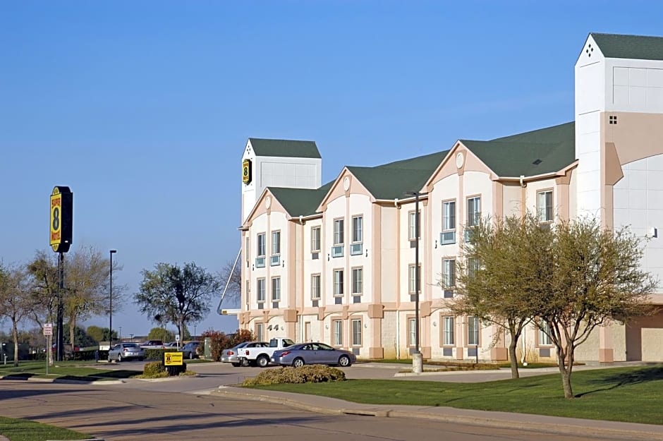 Super 8 by Wyndham Irving/DFW Apt/North