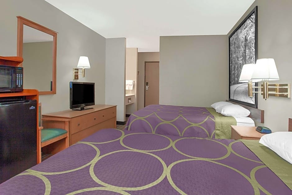 Super 8 by Wyndham Evansville East