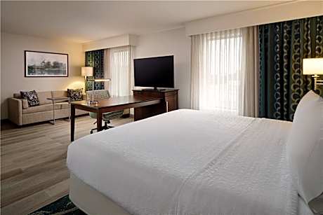 1 King W/Microwv/Fridge Nonsmoke