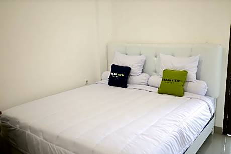 Urbanview Hotel Eropa Maros near Sultan Hasanuddin Airport by RedDoorz