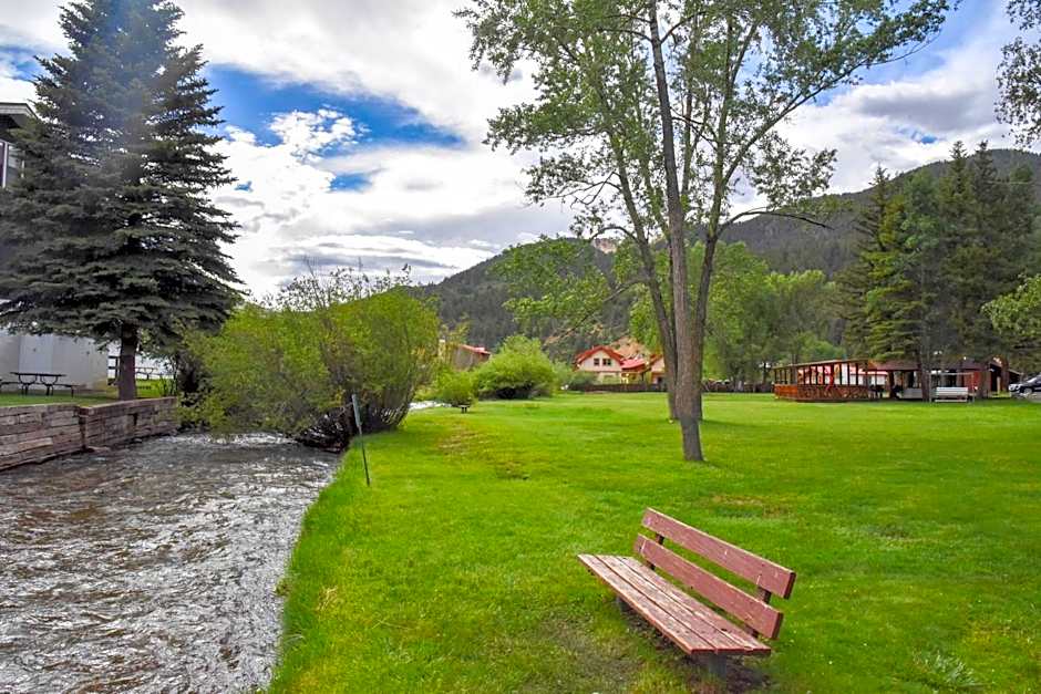 Alpine Lodge Red River