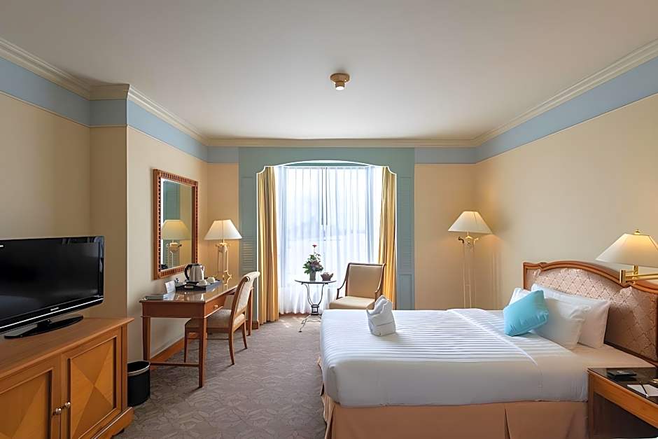 Montien Riverside Hotel