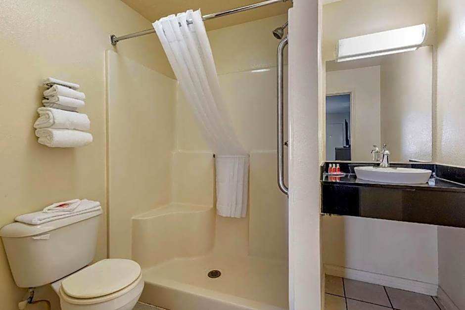 Quality Inn & Suites Columbus West