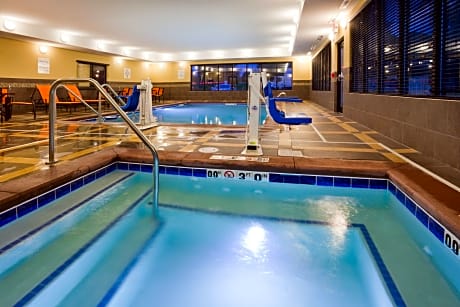 Holiday Inn Express & Suites Davenport North By IHG