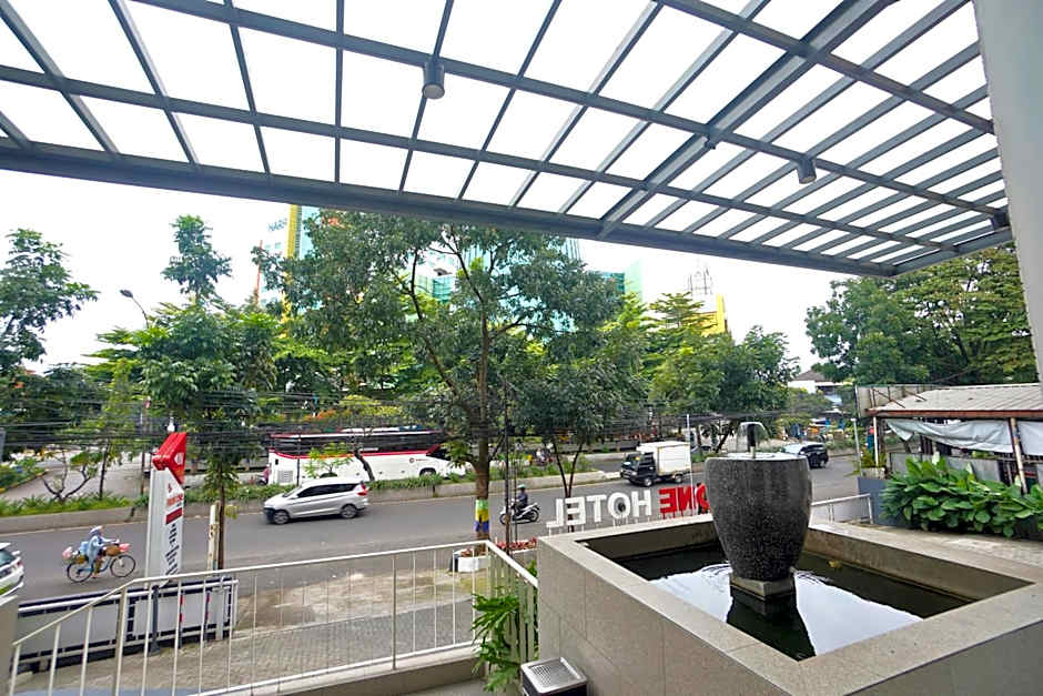 Front One Hotel Pasir Koja Bandung