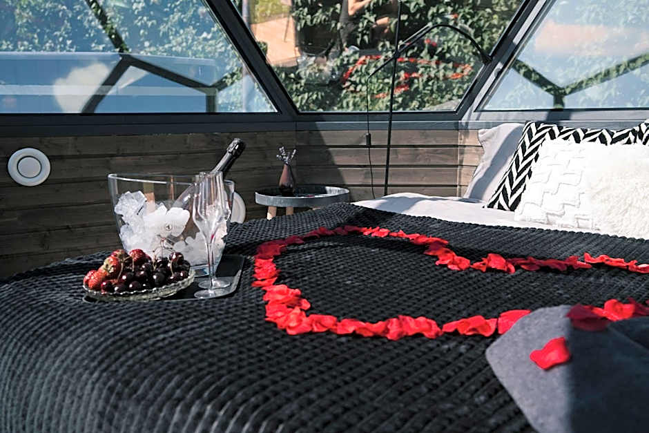 Peetri talu klaaskuplid Haapsalu lähedal