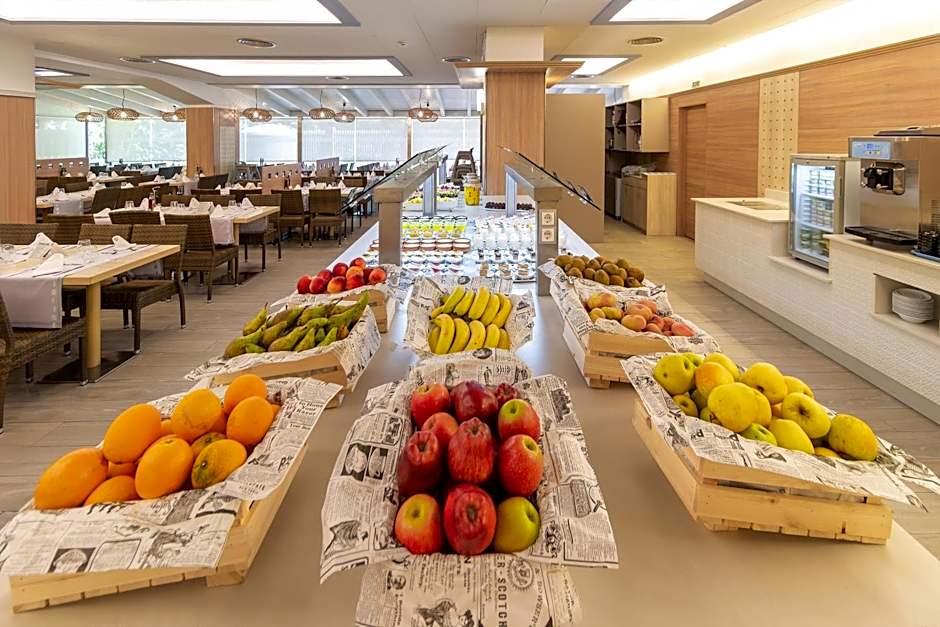 Golden Avenida Family Suites 4*