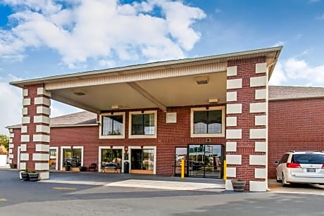 Rodeway Inn & Suites East/I-44