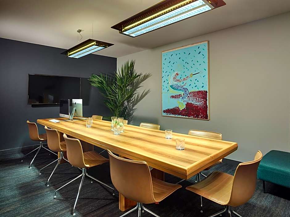 The ICON Hotel & Lounge