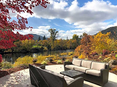 The Lodge at Roseburg