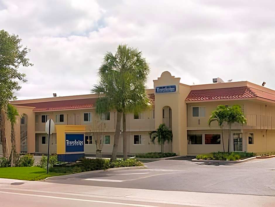 Motel 6 Riviera Beach FL