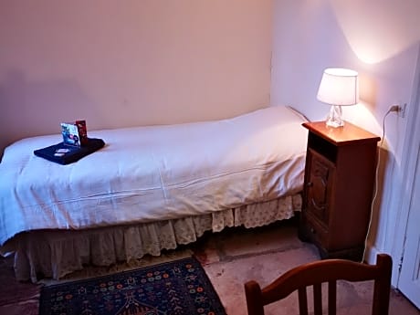 Single room-Economy-Wet room-Louise