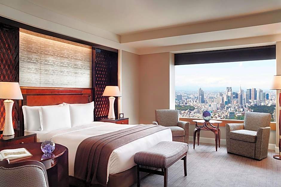Photo 1 of 10 of Club Deluxe King