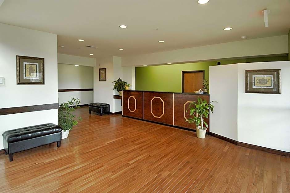 Super 8 by Wyndham Bowling Green North