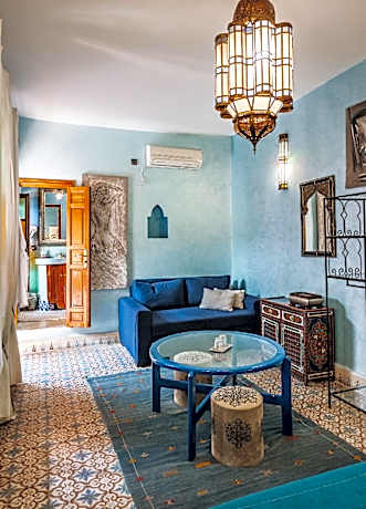 Chambre Essaouira-Triple-Super spacieuse-Salle de bain privée séparée-Vue sur Piscine