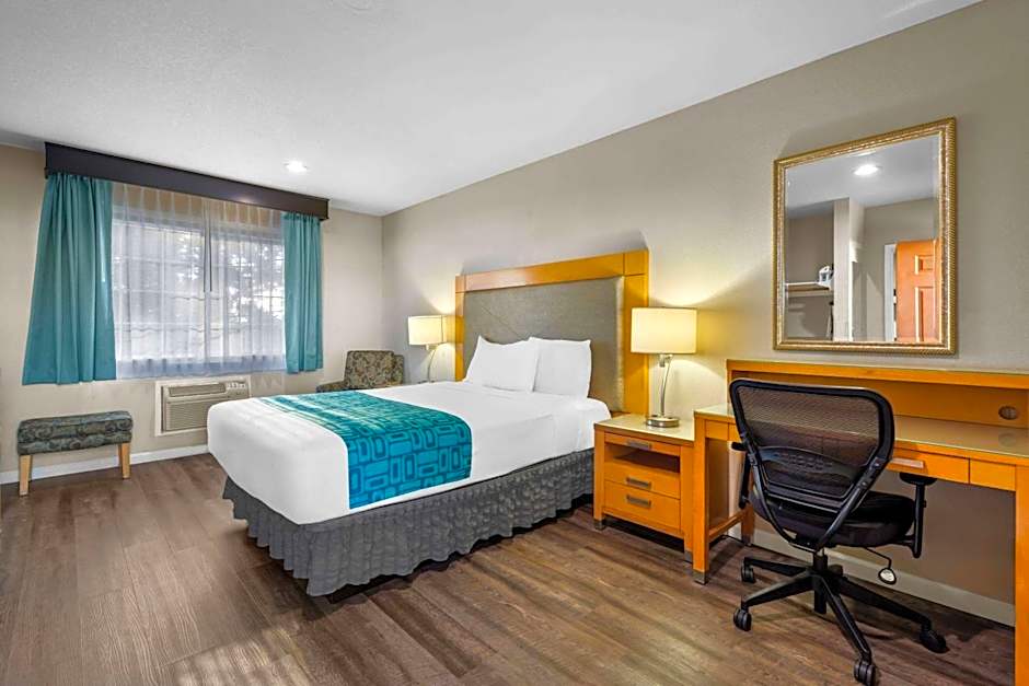 Howard Johnson by Wyndham Santa Cruz Beach Boardwalk